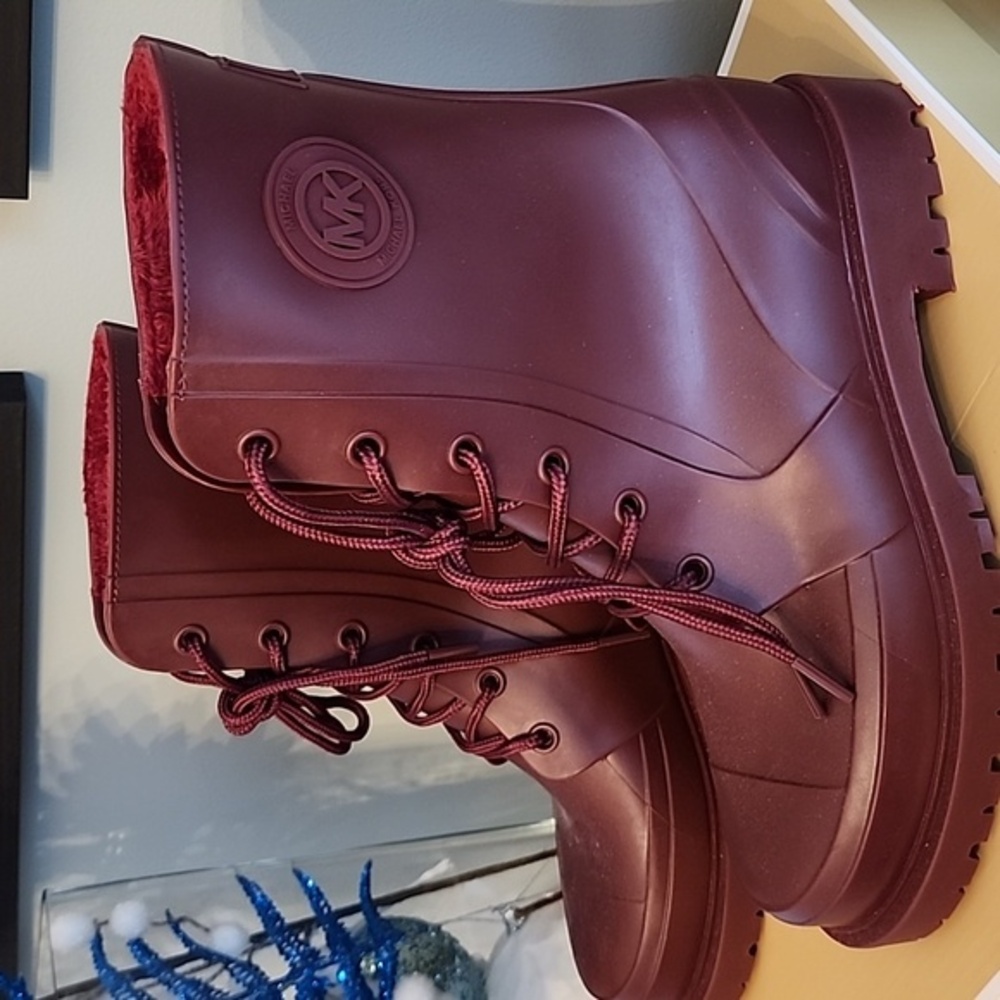 NIB Michael Kors Montaigne Rain Boots Size 8 Dark Berry